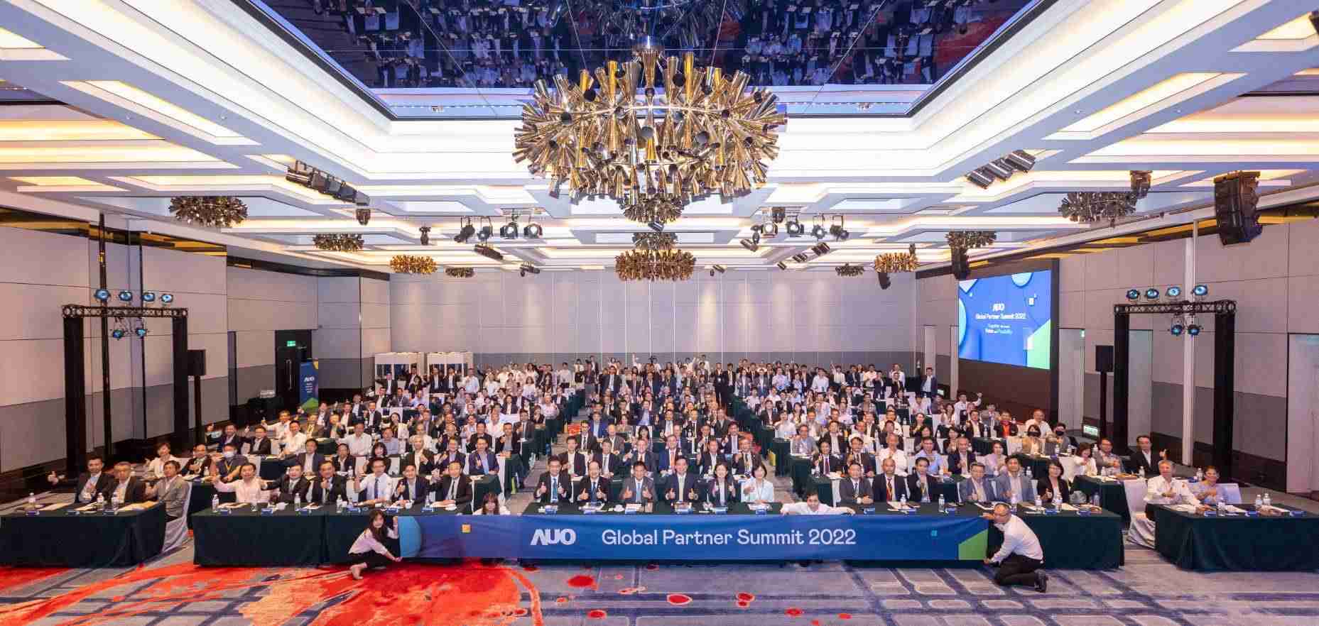 友達推動「安心、、創新、、用心、、同心、、盡心」五星職旅，，為菲籍員工打造全方位照護，，首度贏得「人權實踐與發展領袖獎」殊榮