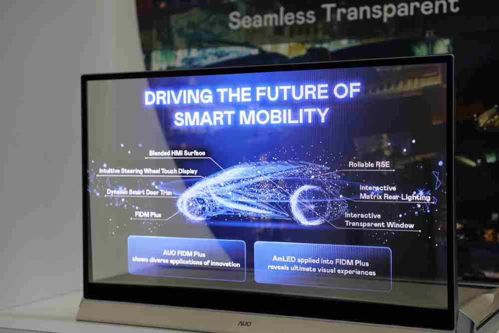 JDB电子凭借着超高亮度和透明度，，，，这款30吋透明Micro LED显示器在AR系统与智慧零售具有潜在的应用价值。。。