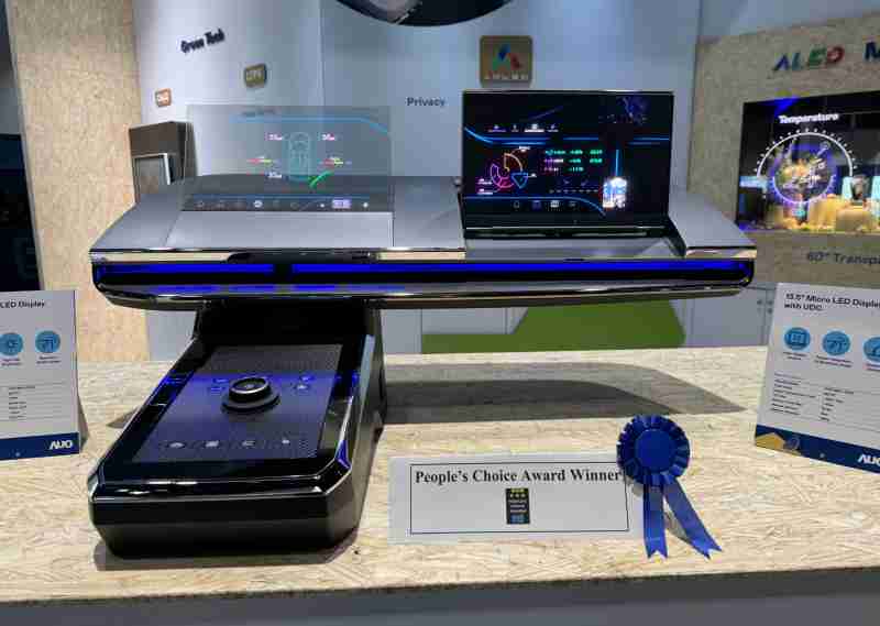 JDB电子车用Micro LED Display HMI解决方案获”最佳车用显示奖”，，以用户为中心开发，，针对前座驾驶与乘客设计兼具娱乐与安全的高画质屏幕，，包含车舱前座的Micro LED透明屏幕及全球首款内建镜头的智慧Micro LED显示器