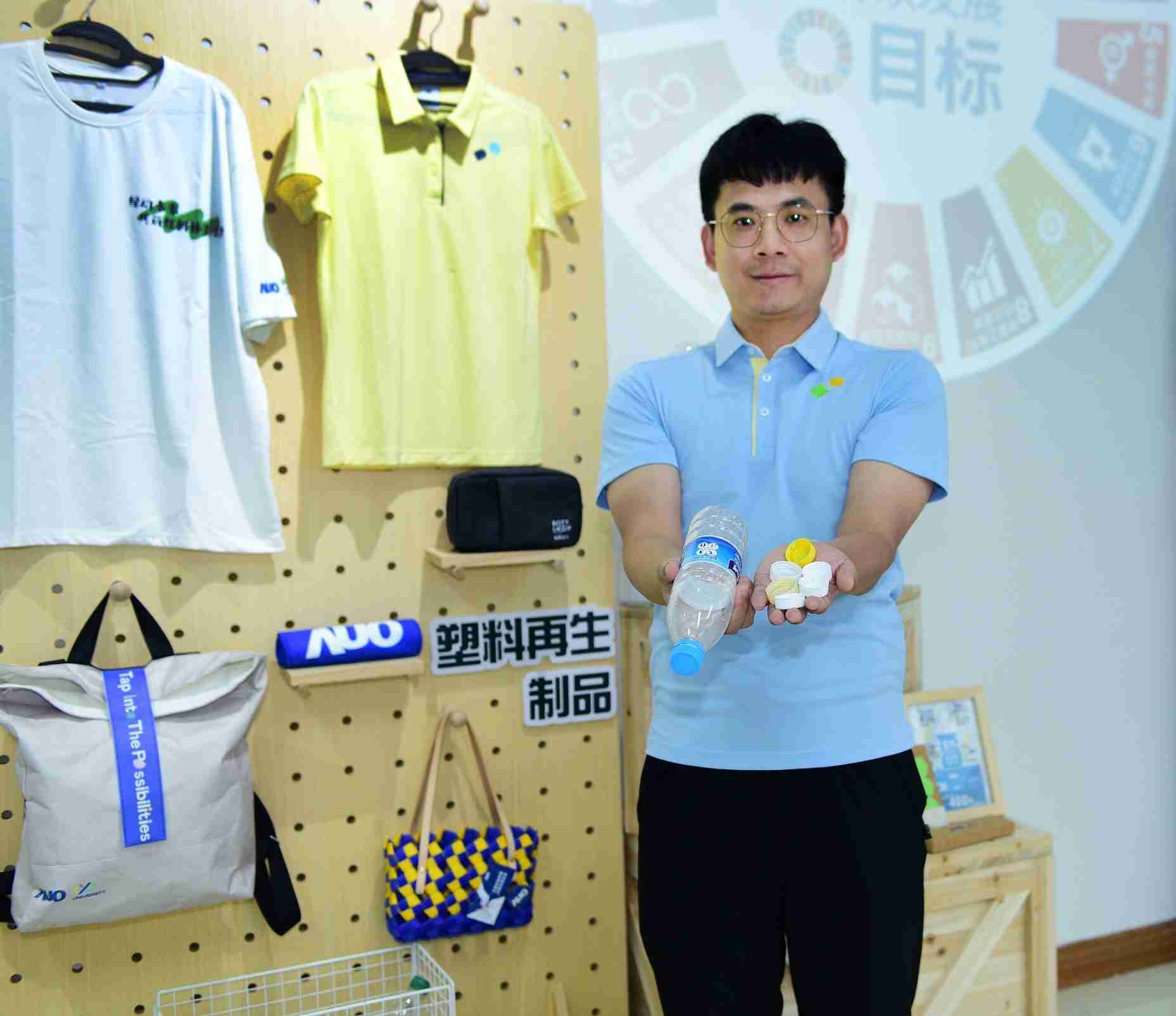 「2024智慧JDB电子展」永续发展馆中，，展示JDB电子厦门驱动永续发展之成果，，，包含将厂内废弃物再制为实用物品，，，，将永续发展理念深植于员工生活日常实践